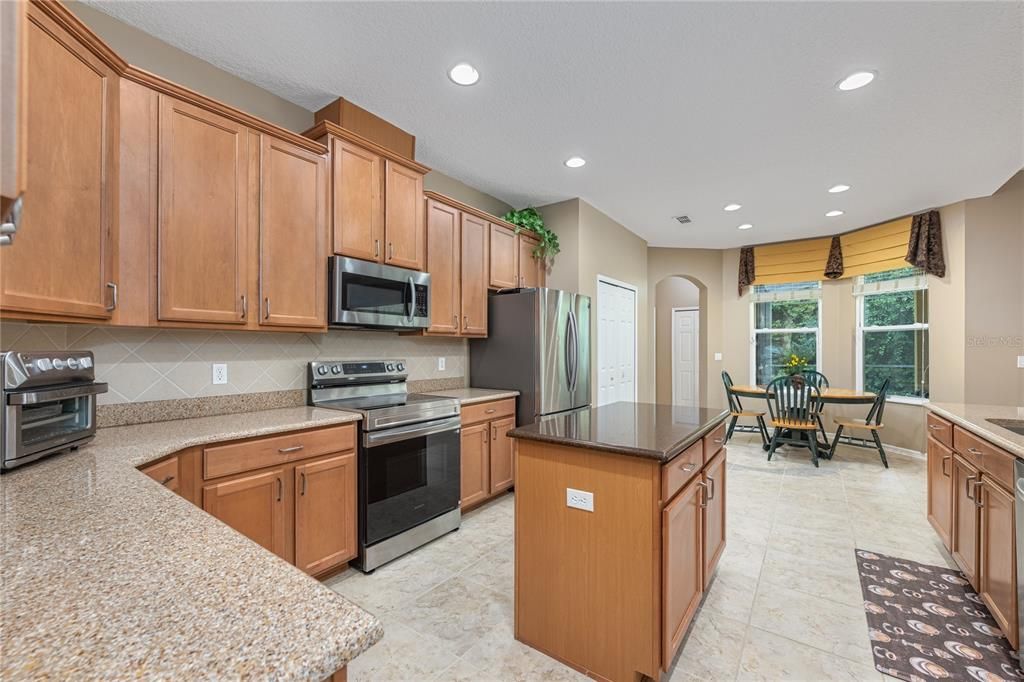 For Sale: $719,000 (4 beds, 3 baths, 2661 Square Feet)