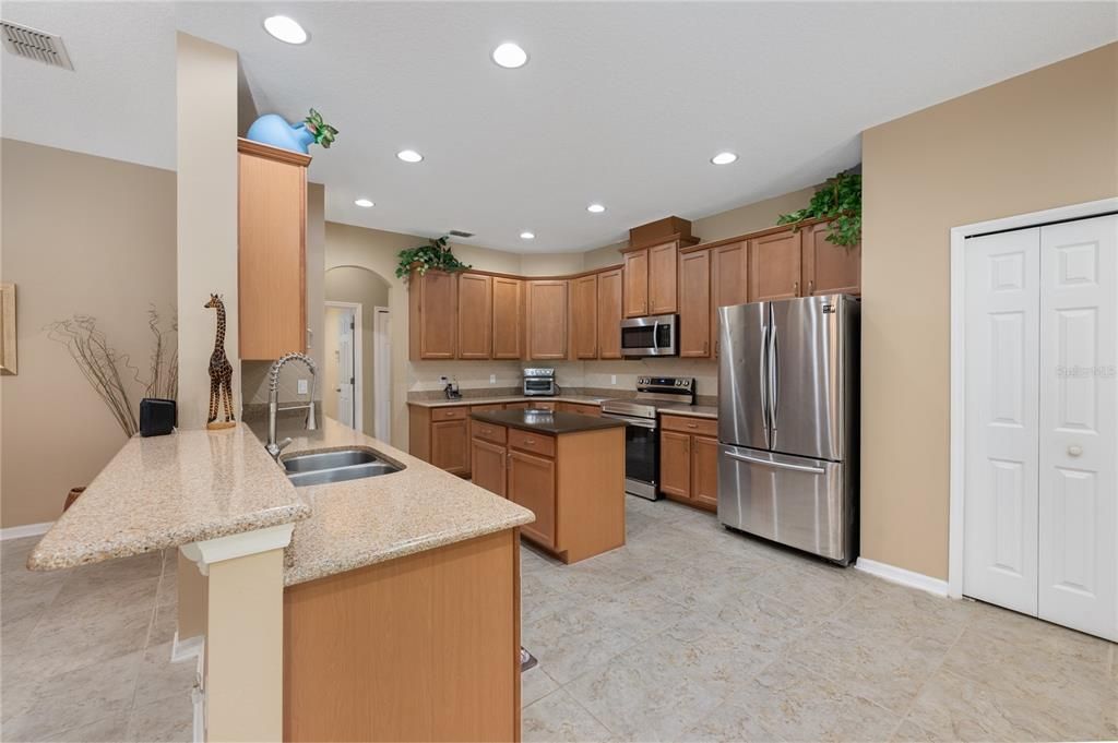 For Sale: $719,000 (4 beds, 3 baths, 2661 Square Feet)
