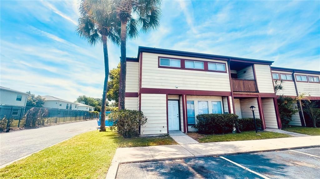 For Rent: $1,750 (2 beds, 2 baths, 1211 Square Feet)