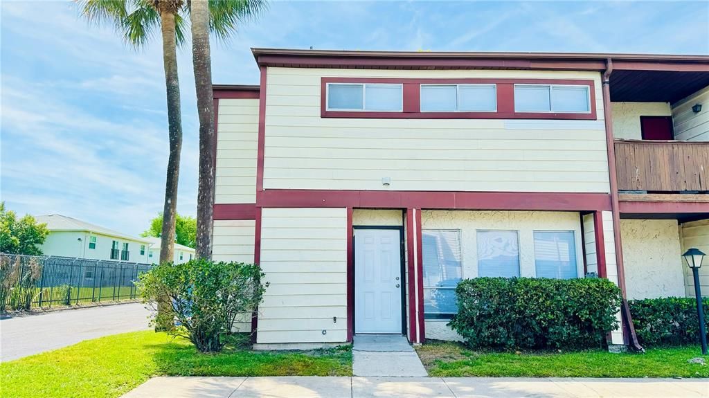 For Rent: $1,750 (2 beds, 2 baths, 1211 Square Feet)