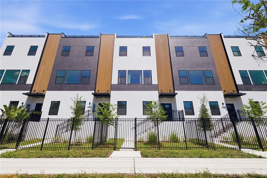 For Sale: $775,000 (3 beds, 3 baths, 2280 Square Feet)