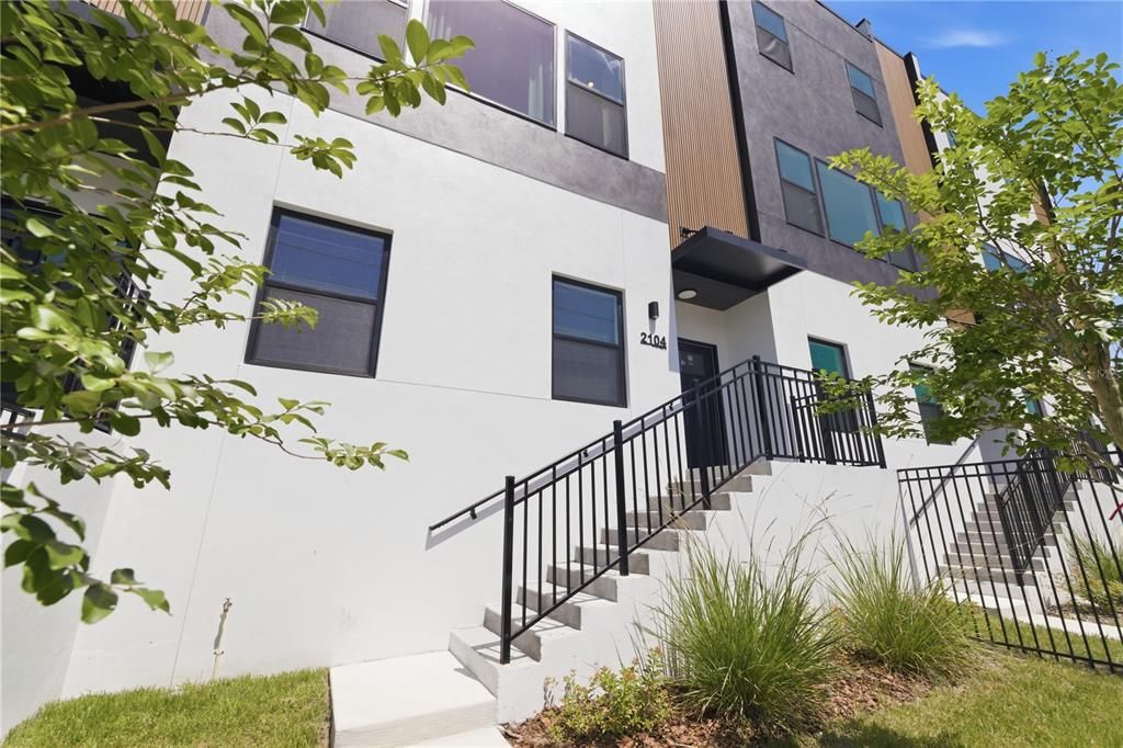 For Sale: $775,000 (3 beds, 3 baths, 2280 Square Feet)