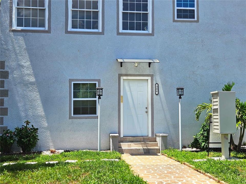 For Rent: $1,275 (1 beds, 1 baths, 600 Square Feet)
