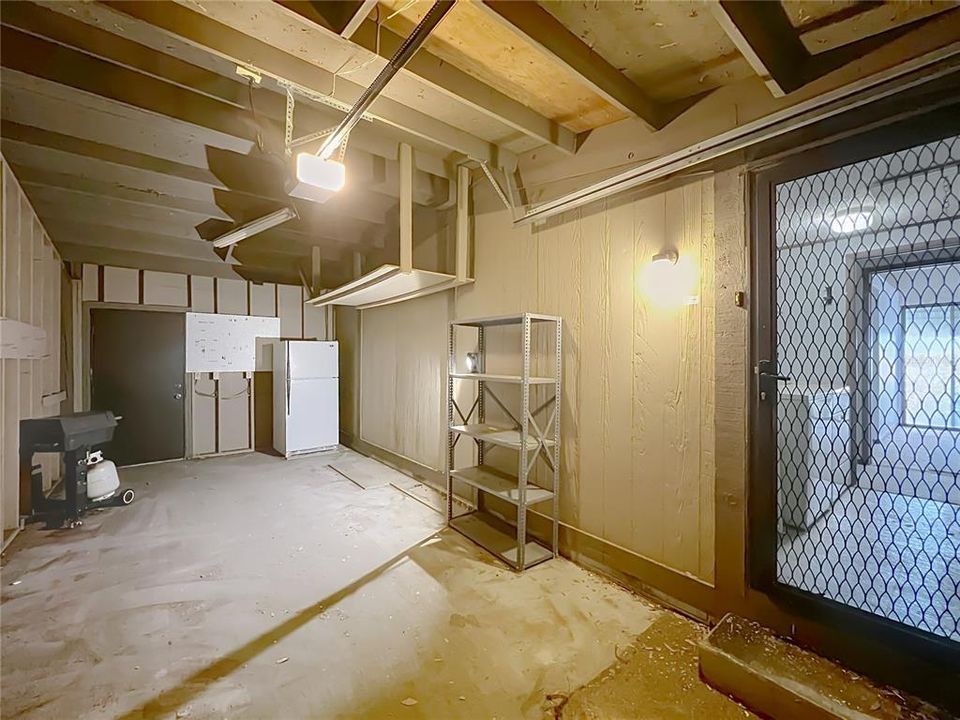 На продажу: $199,900 (2 спален, 1 ванн, 912 Квадратных фут)