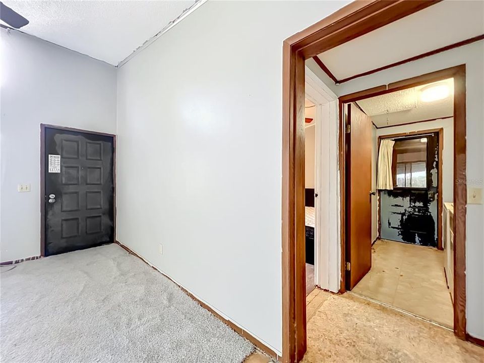 На продажу: $199,900 (2 спален, 1 ванн, 912 Квадратных фут)