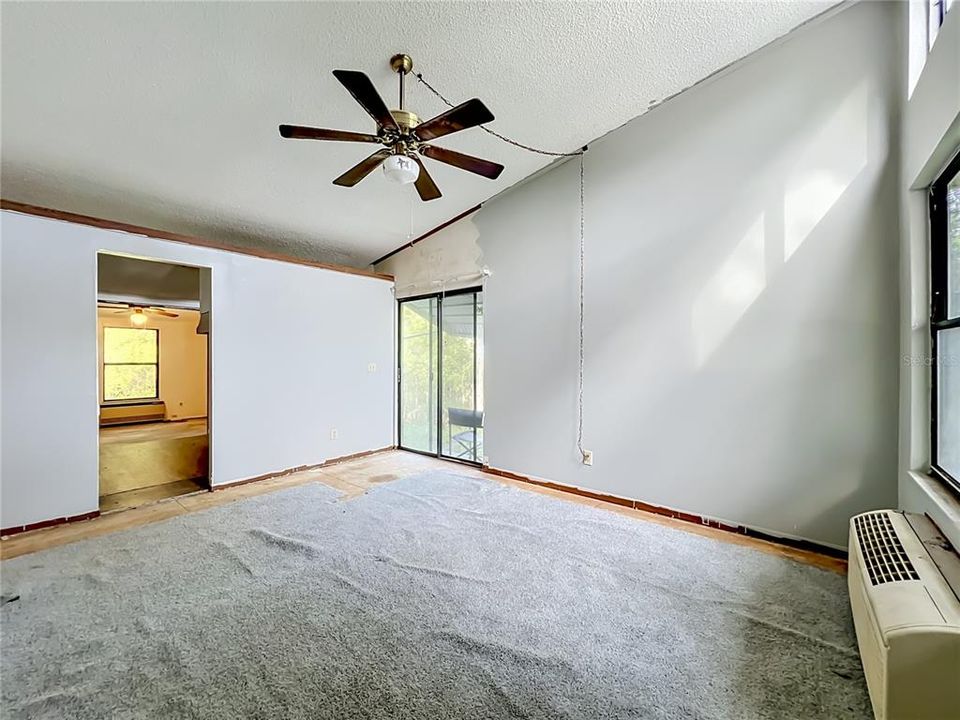 На продажу: $199,900 (2 спален, 1 ванн, 912 Квадратных фут)