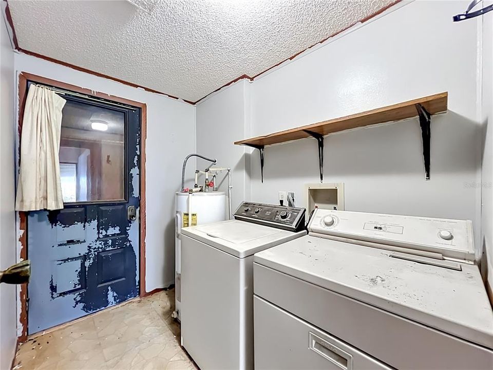На продажу: $199,900 (2 спален, 1 ванн, 912 Квадратных фут)