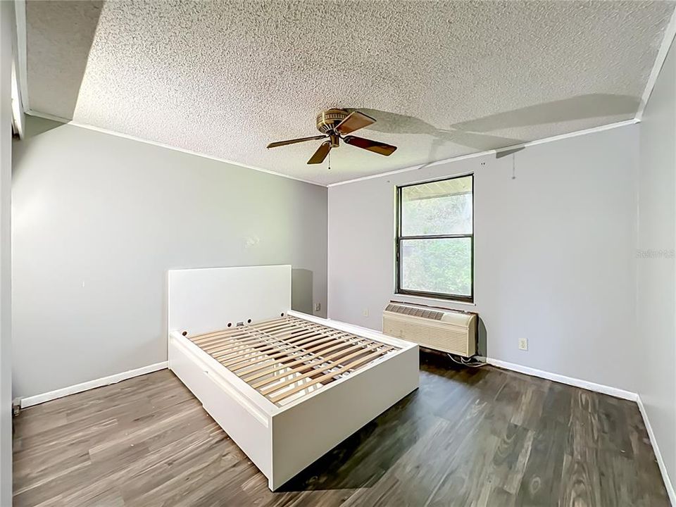 На продажу: $199,900 (2 спален, 1 ванн, 912 Квадратных фут)