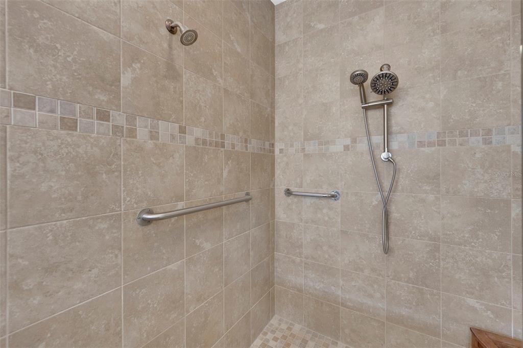 For Sale: $569,000 (3 beds, 3 baths, 2647 Square Feet)