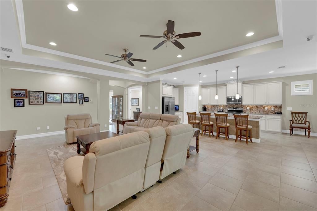 For Sale: $569,000 (3 beds, 3 baths, 2647 Square Feet)