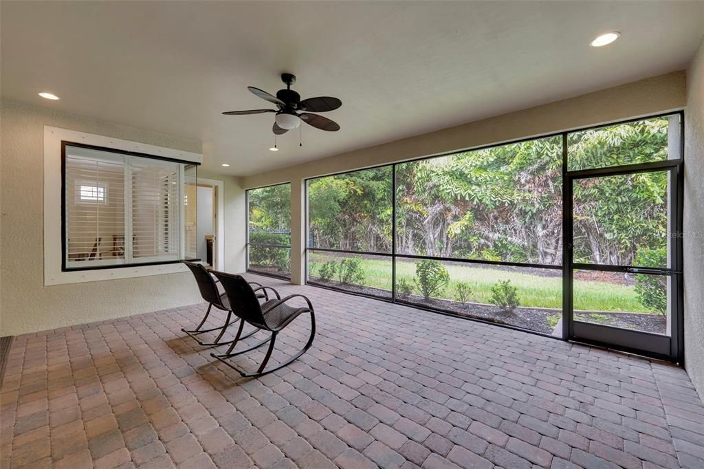 For Sale: $569,000 (3 beds, 3 baths, 2647 Square Feet)