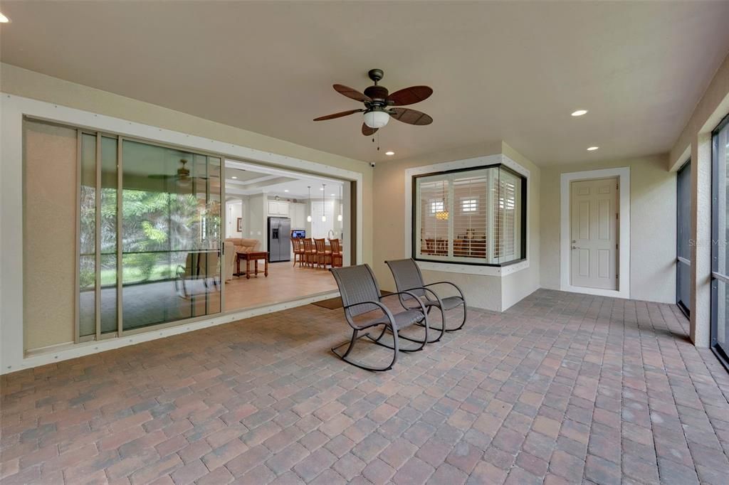 For Sale: $569,000 (3 beds, 3 baths, 2647 Square Feet)