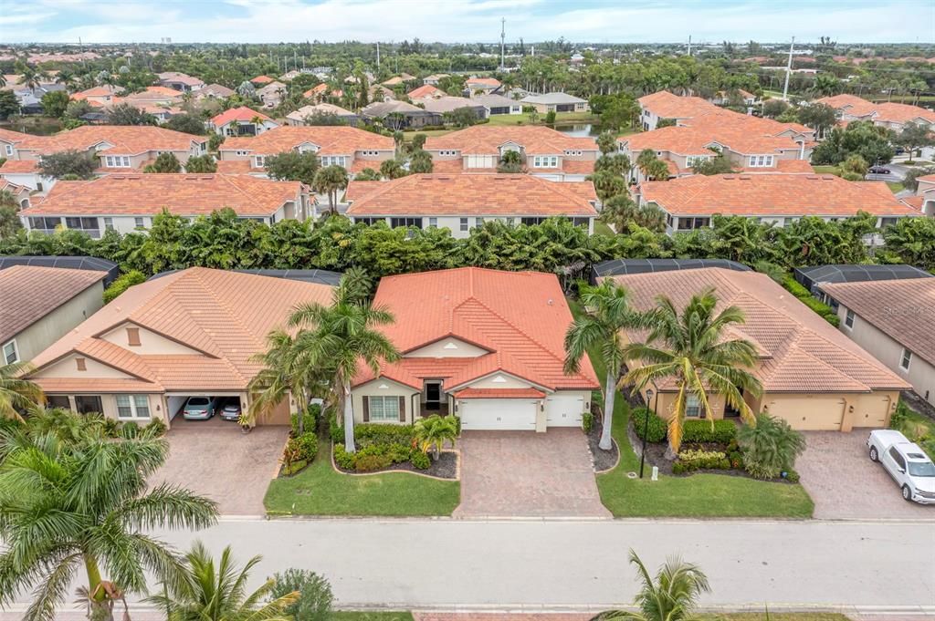 For Sale: $569,000 (3 beds, 3 baths, 2647 Square Feet)