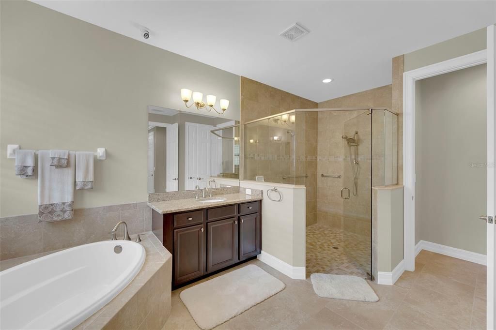 For Sale: $569,000 (3 beds, 3 baths, 2647 Square Feet)