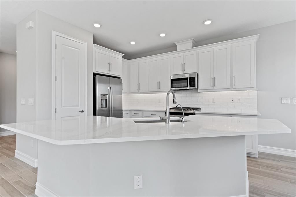 For Rent: $2,800 (3 beds, 2 baths, 2047 Square Feet)