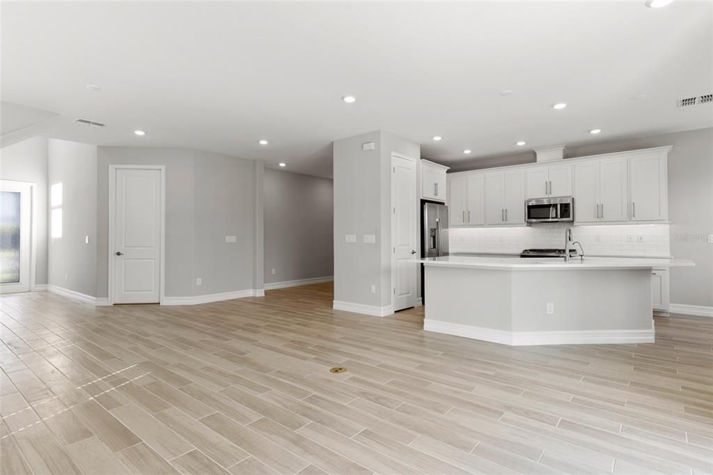 For Rent: $2,800 (3 beds, 2 baths, 2047 Square Feet)