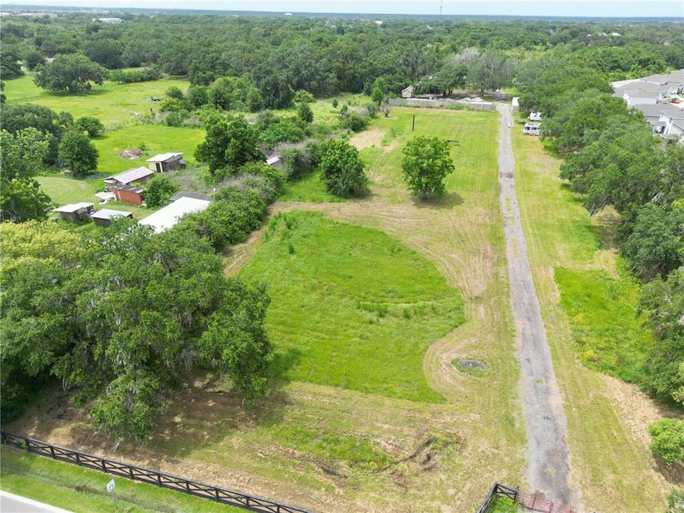 На продажу: $850,000 (5.01 acres)