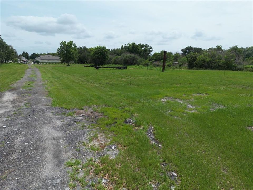 На продажу: $850,000 (5.01 acres)