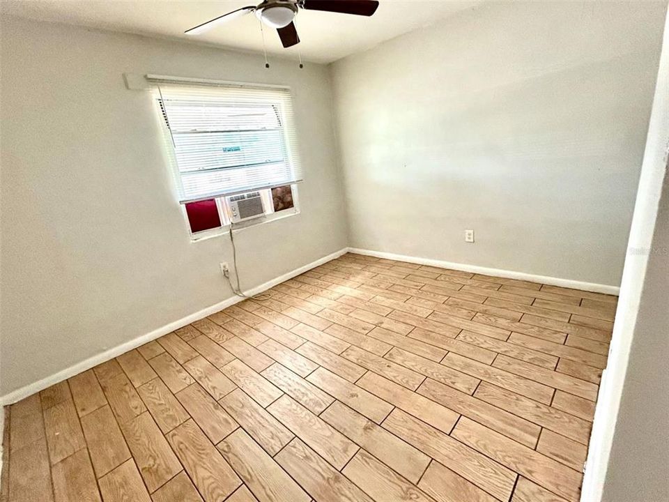 В аренду: $1,000 (2 спален, 1 ванн, 650 Квадратных фут)