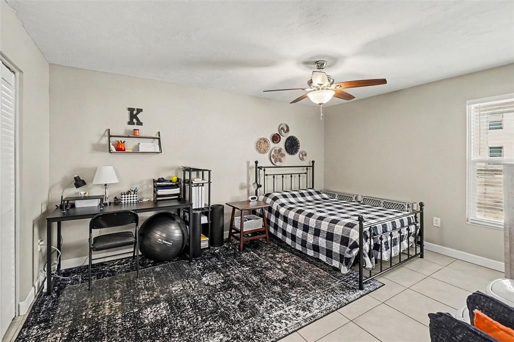 For Sale: $149,888 (2 beds, 2 baths, 912 Square Feet)