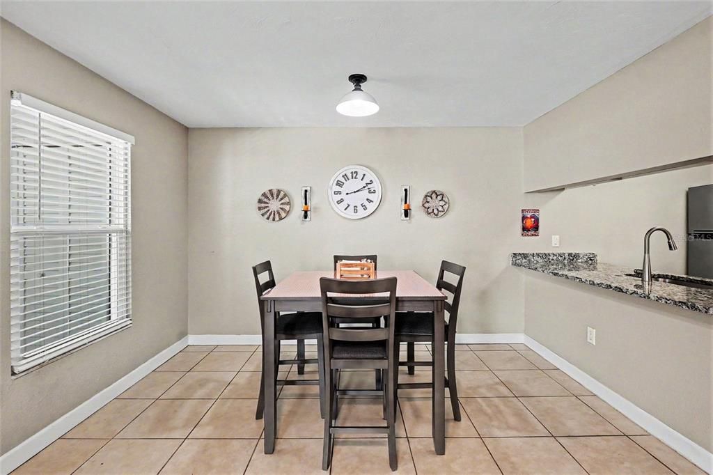 For Sale: $149,888 (2 beds, 2 baths, 912 Square Feet)