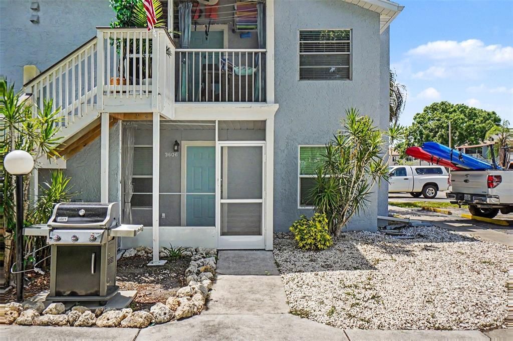 For Sale: $149,888 (2 beds, 2 baths, 912 Square Feet)
