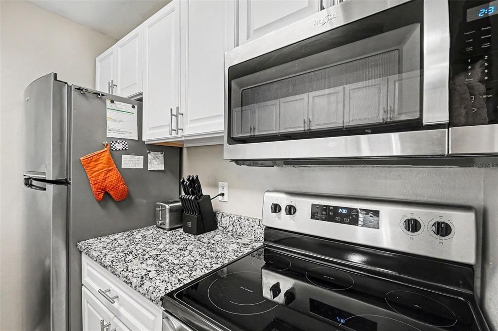 For Sale: $149,888 (2 beds, 2 baths, 912 Square Feet)