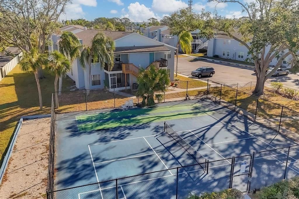 For Sale: $149,888 (2 beds, 2 baths, 912 Square Feet)