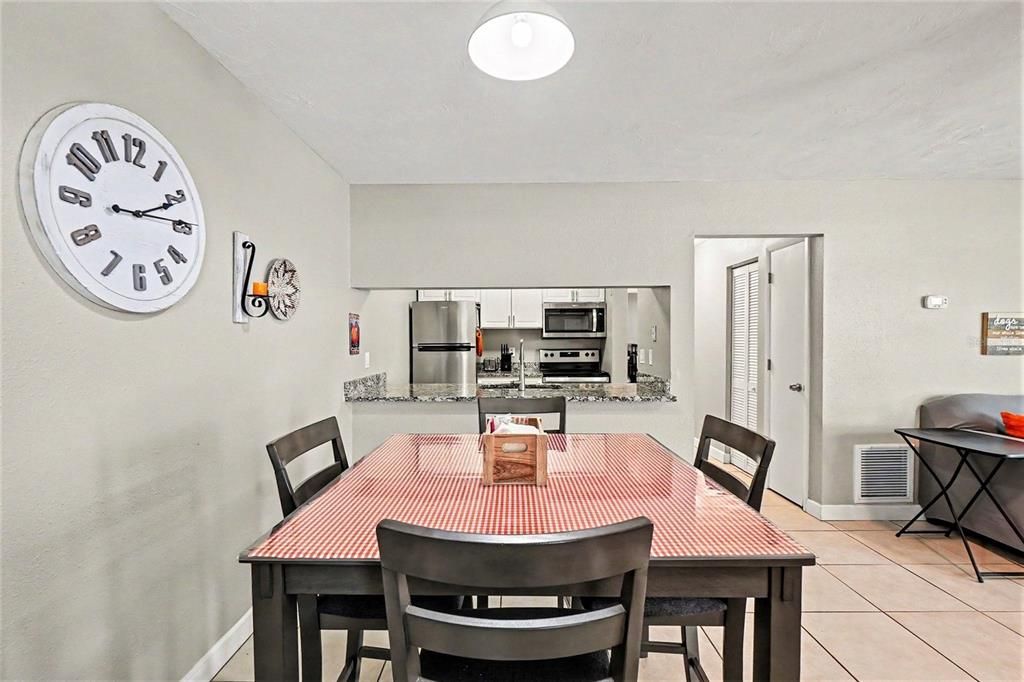For Sale: $149,888 (2 beds, 2 baths, 912 Square Feet)