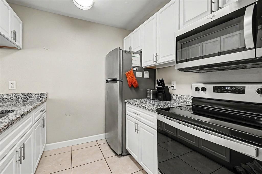 For Sale: $149,888 (2 beds, 2 baths, 912 Square Feet)