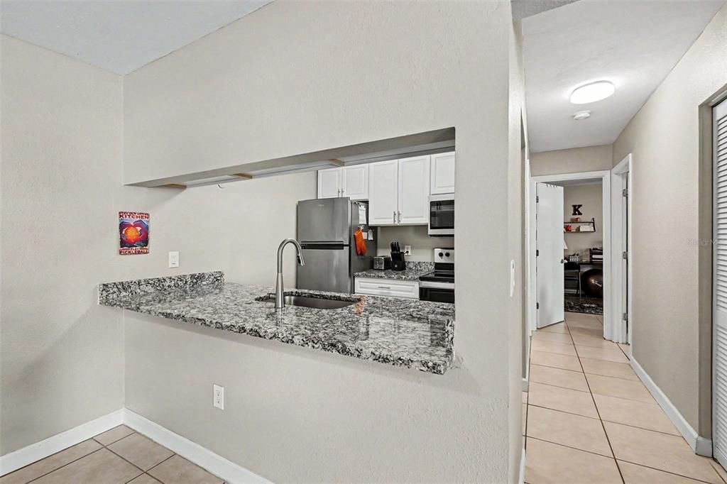 For Sale: $149,888 (2 beds, 2 baths, 912 Square Feet)