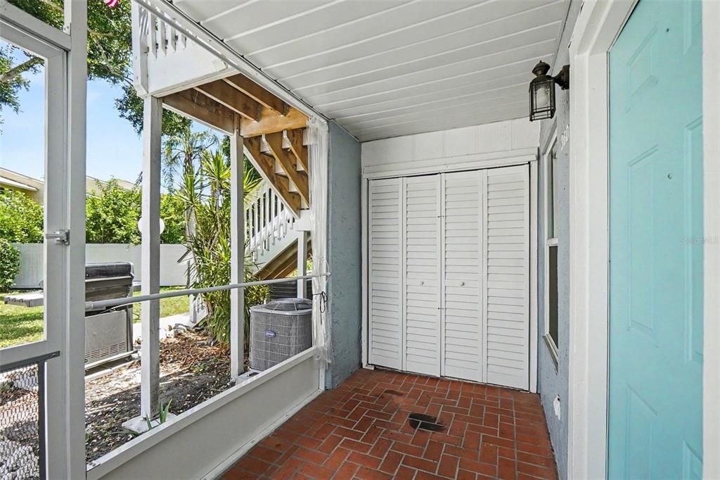 For Sale: $149,888 (2 beds, 2 baths, 912 Square Feet)