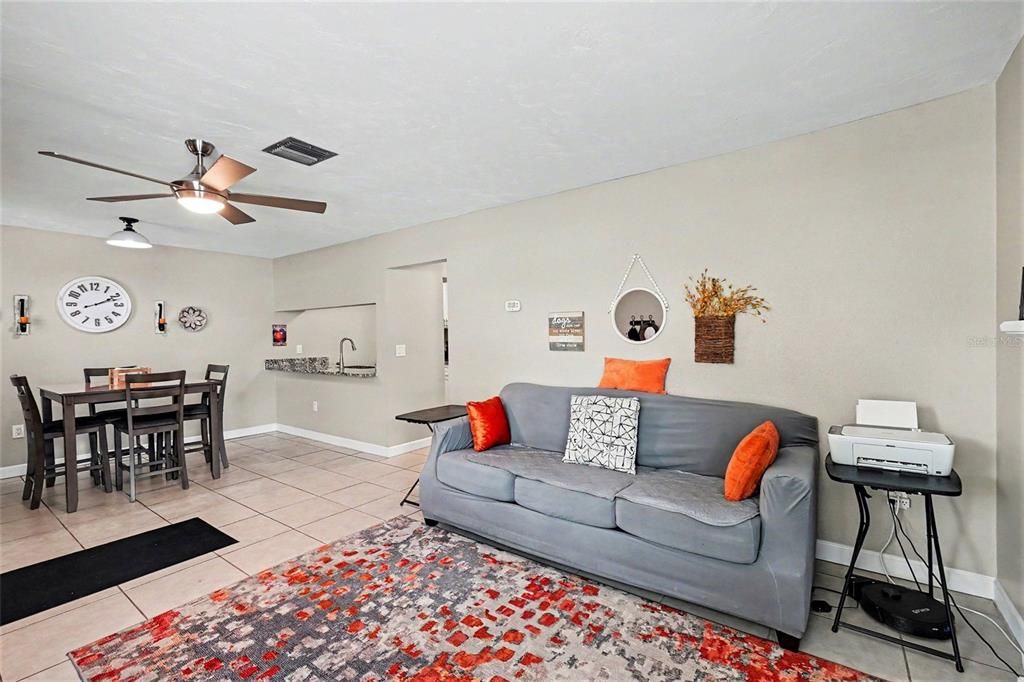 For Sale: $149,888 (2 beds, 2 baths, 912 Square Feet)