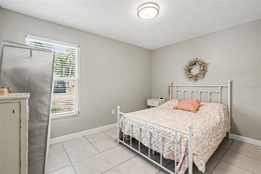 For Sale: $149,888 (2 beds, 2 baths, 912 Square Feet)