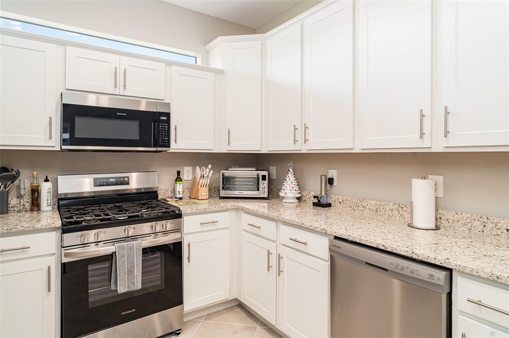 For Sale: $374,999 (3 beds, 2 baths, 1557 Square Feet)