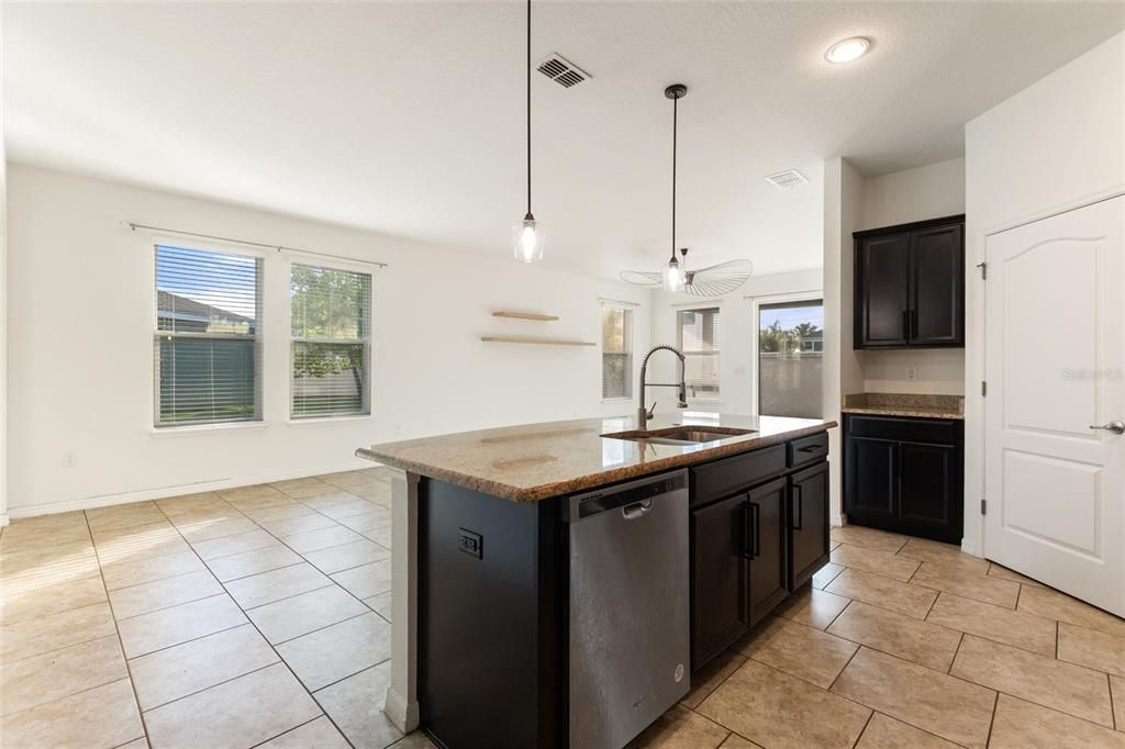 For Sale: $339,900 (3 beds, 2 baths, 1644 Square Feet)