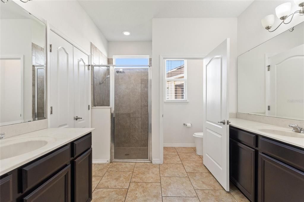 For Sale: $339,900 (3 beds, 2 baths, 1644 Square Feet)