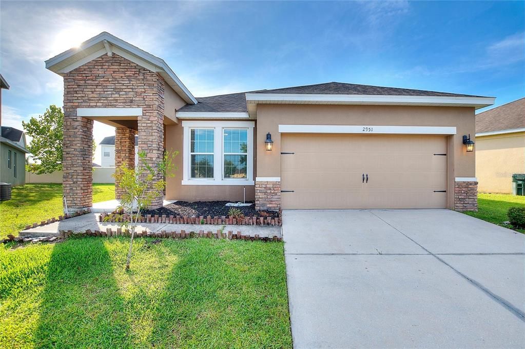 For Sale: $339,900 (3 beds, 2 baths, 1644 Square Feet)