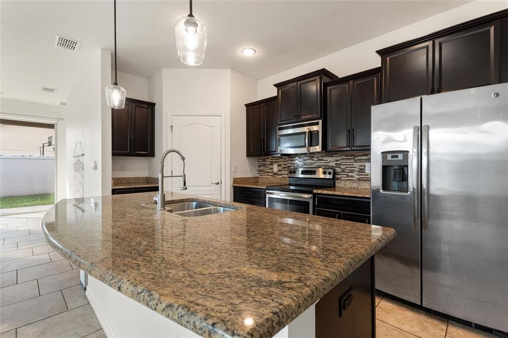 For Sale: $339,900 (3 beds, 2 baths, 1644 Square Feet)