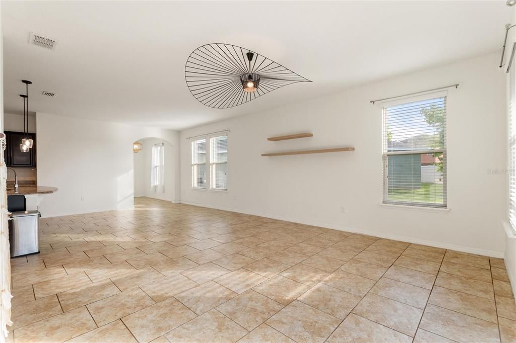For Sale: $339,900 (3 beds, 2 baths, 1644 Square Feet)