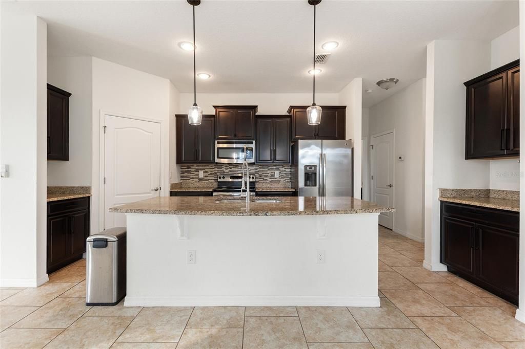 For Sale: $339,900 (3 beds, 2 baths, 1644 Square Feet)