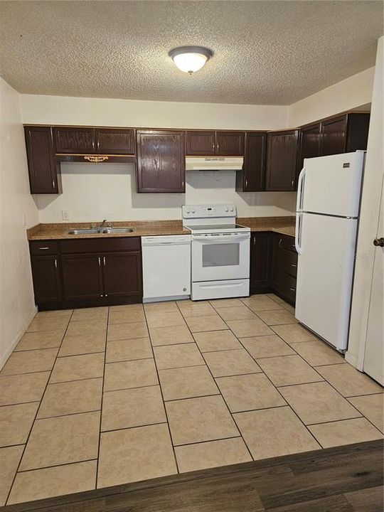 For Rent: $1,345 (2 beds, 1 baths, 964 Square Feet)