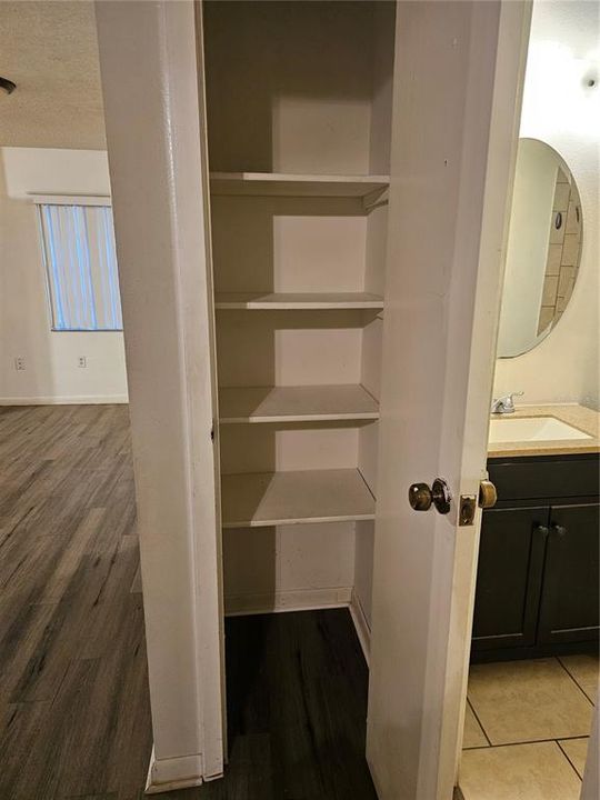 For Rent: $1,345 (2 beds, 1 baths, 964 Square Feet)