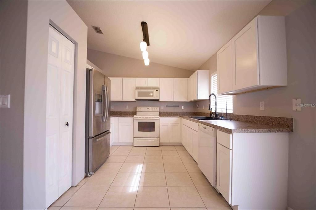 En Venta: $192,000 (3 camas, 2 baños, 1441 Pies cuadrados)