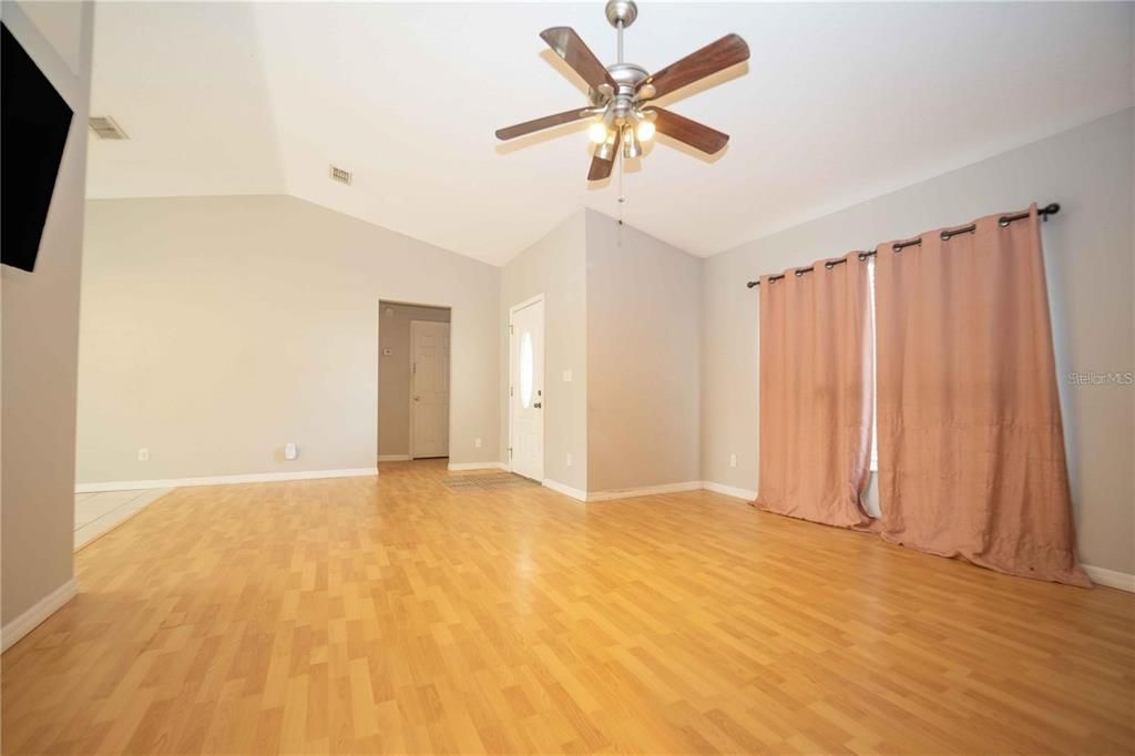 En Venta: $192,000 (3 camas, 2 baños, 1441 Pies cuadrados)