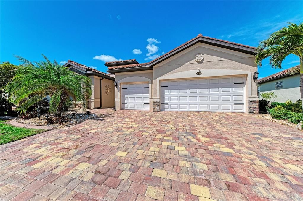 For Sale: $749,900 (3 beds, 3 baths, 2440 Square Feet)