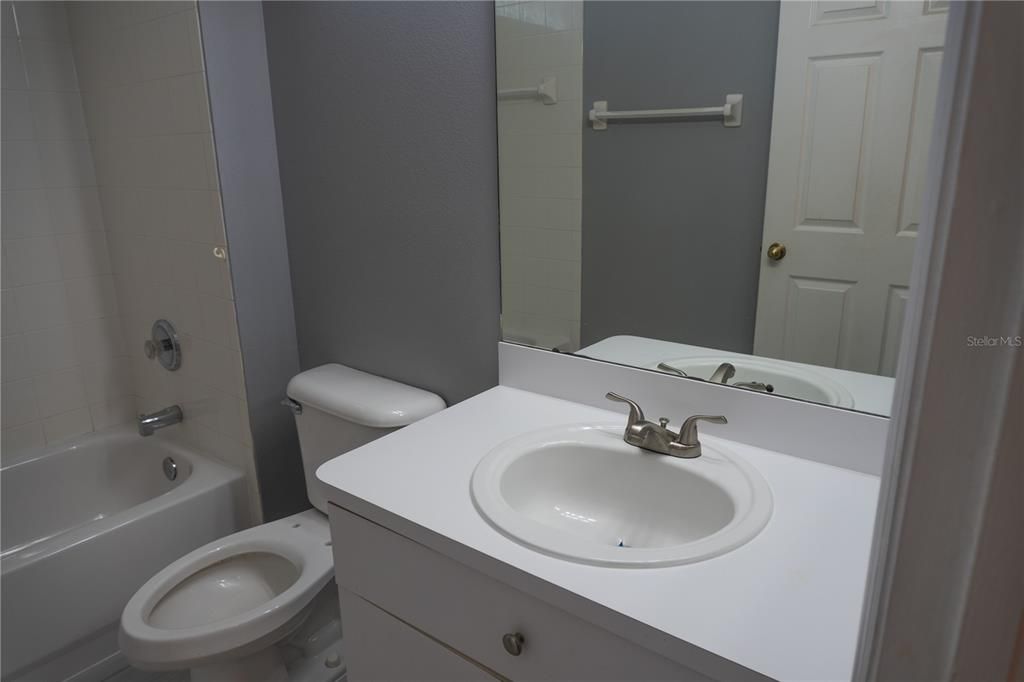 Active With Contract: $1,995 (3 beds, 2 baths, 1194 Square Feet)