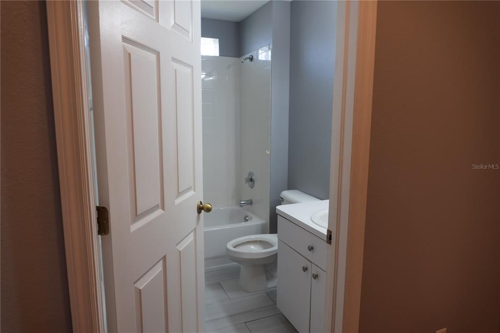 Active With Contract: $1,995 (3 beds, 2 baths, 1194 Square Feet)