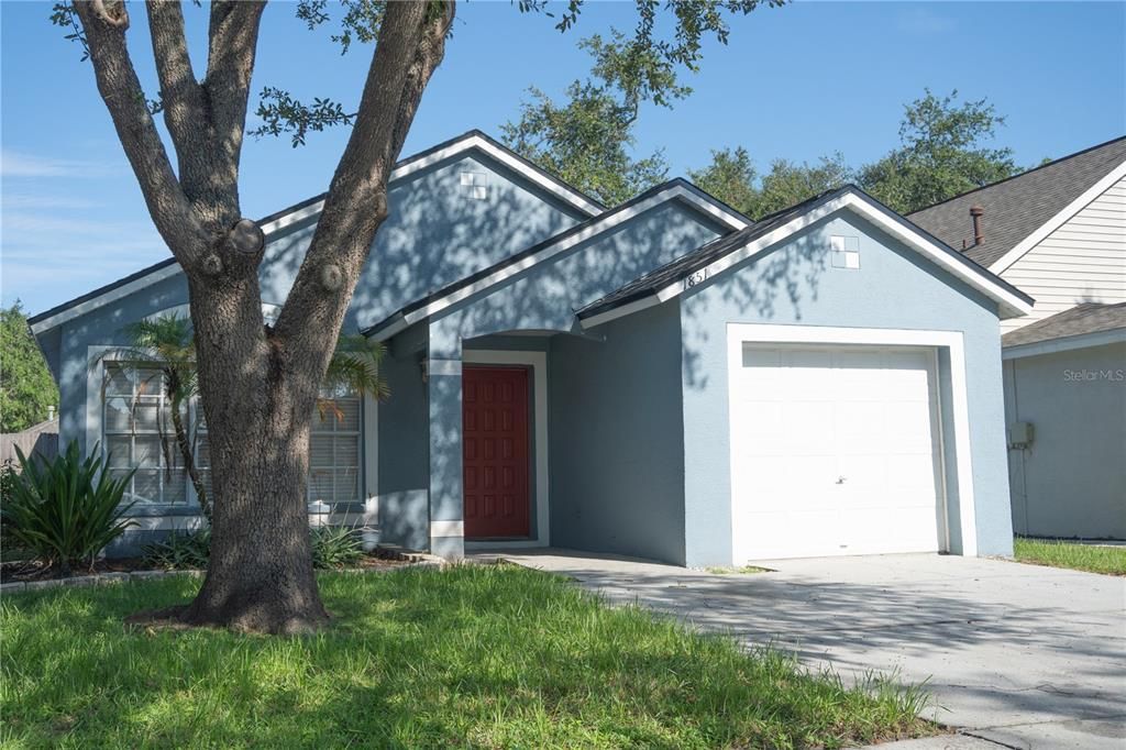 Active With Contract: $1,995 (3 beds, 2 baths, 1194 Square Feet)