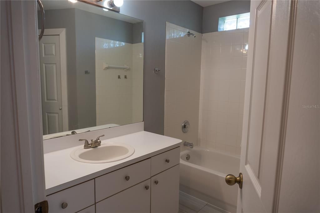 Active With Contract: $1,995 (3 beds, 2 baths, 1194 Square Feet)